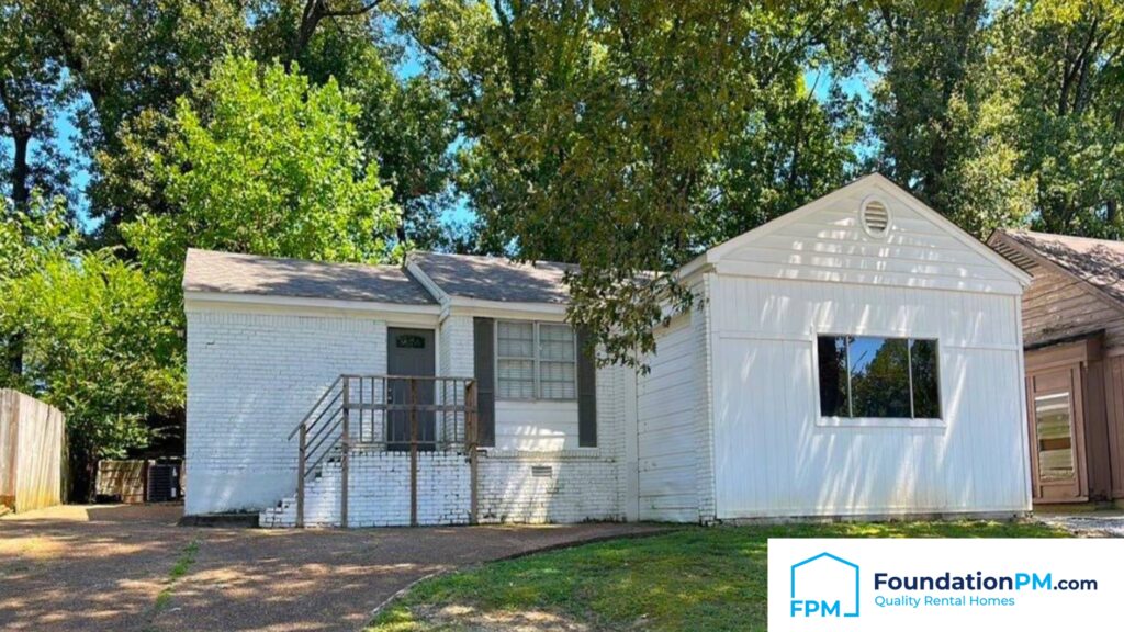 A well-maintained rental property in Memphis with a happy family moving in.